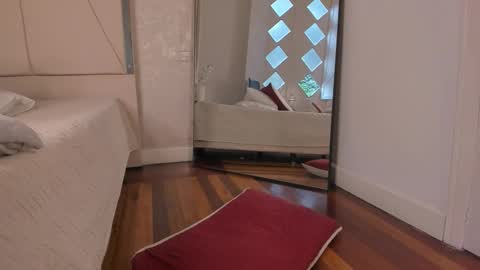 Ari Wilde online show from March 12, 1:06 pm