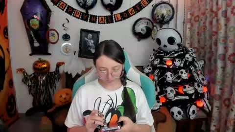 Linda online show from October 7, 3:04 am