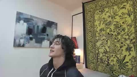 aria y orien  online show from November 10, 10:58 am