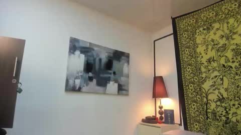 aria y orien  online show from November 20, 10:59 am