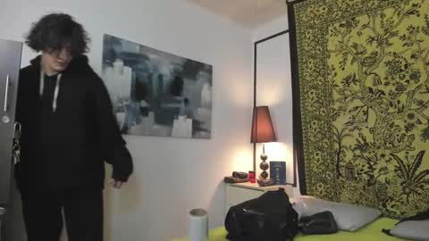 aria y orien  online show from November 22, 11:09 am