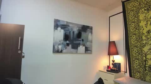 aria y orien  online show from November 30, 10:52 am