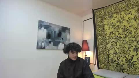 aria y orien  online show from December 4, 10:57 am