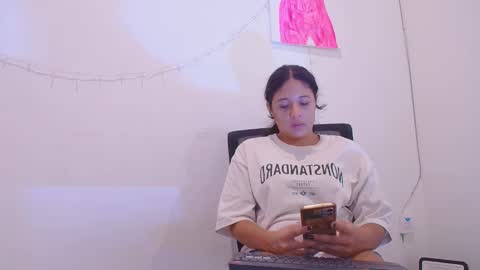 Snapshot of aria_arthur chatting on September 22, 8:00 pm aria_arthur online show from September 22, 8:00 pm