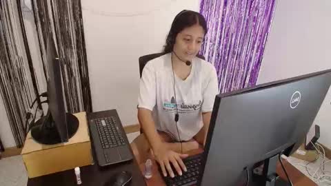 Snapshot of aria_arthur chatting on November 25, 3:01 pm aria_arthur online show from November 25, 3:01 pm