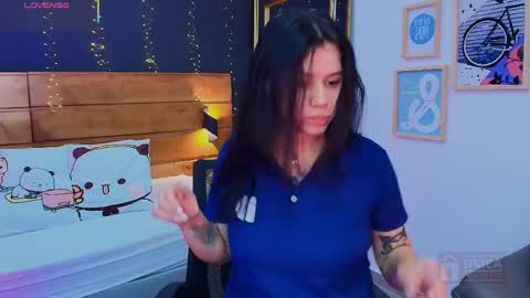 Snapshot of aria_bloomer chatting on April 18, 7:07 pm Ari online show from April 18, 7:07 pm