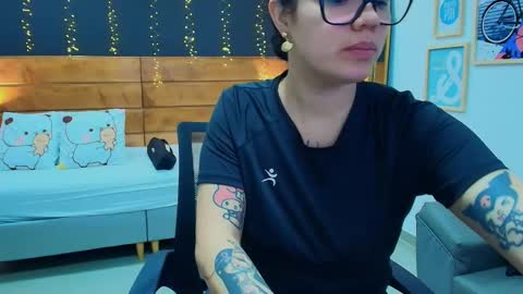Snapshot of aria_bloomer chatting on April 26, 12:36 pm Ari online show from April 26, 12:36 pm