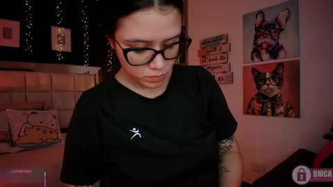 Snapshot of aria_bloomer chatting on May 4, 11:39 am Ari online show from May 4, 11:39 am