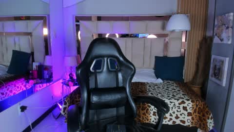 Aria Jones online show from April 22, 9:16 pm