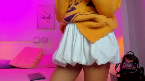 aria_millers1 online show from May 7, 11:26 am