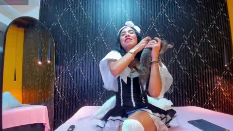 Aria Millers  online show from October 9, 11:30 am