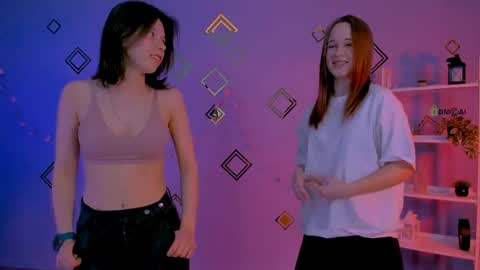 aria_wild_ online show from April 22, 8:39 am