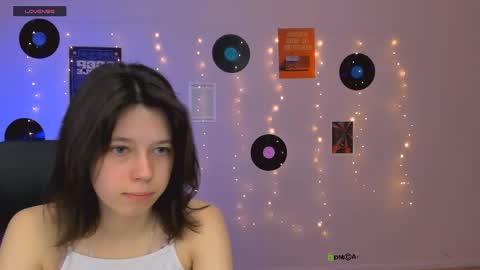 Snapshot of aria_wild_ chatting on May 1, 8:52 am aria_wild_ online show from May 1, 8:52 am