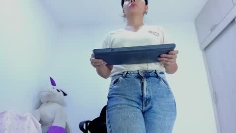 ariacoral online show from March 30, 1:23 pm