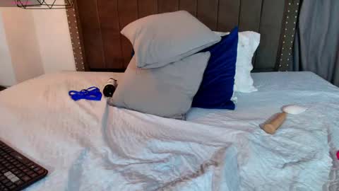 ariadelune7 online show from April 13, 9:53 pm