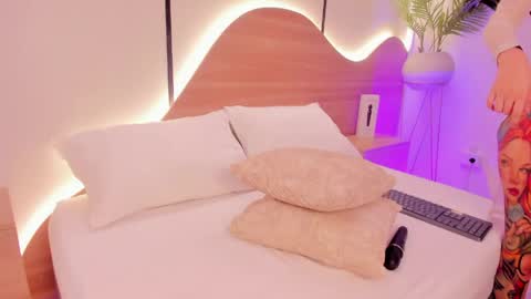 Snapshot of ariadna_boneville chatting on May 29, 2:31 am A R I A D N A online show from May 29, 2:31 am