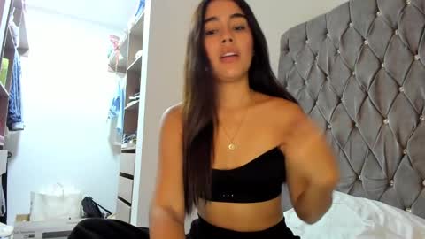 Snapshot of ariamontgomeryyy chatting on December 21, 3:47 am Aria Montgomery online show from December 21, 3:47 am