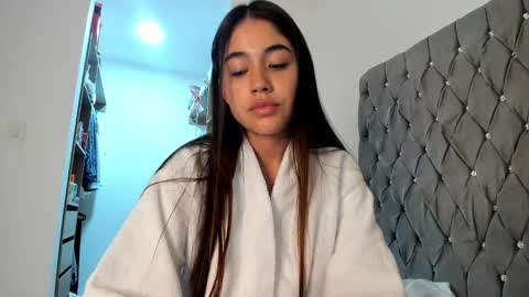 Snapshot of ariamontgomeryyy chatting on December 22, 6:17 am Aria Montgomery online show from December 22, 6:17 am