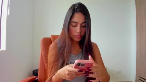 Snapshot of ariamontgomeryyy chatting on October 18, 4:41 pm Aria Montgomery online show from October 18, 4:41 pm