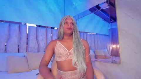 ariana_grande233 online show from April 22, 11:34 am