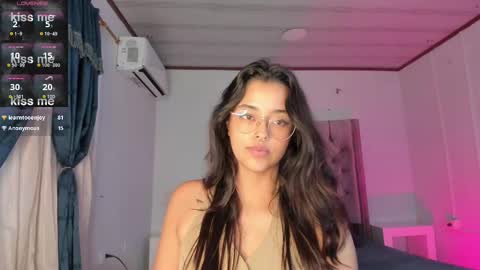 Ariana  online show from December 7, 11:12 pm