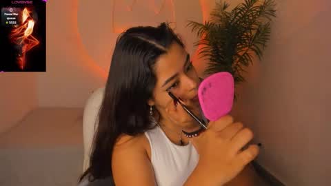 Ariana  online show from December 5, 1:09 pm