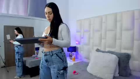  ariana  online show from September 25, 8:34 pm