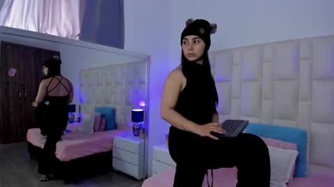  ariana  online show from November 29, 5:38 pm