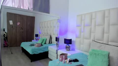 Snapshot of ariana_rouse_ chatting on May 20, 4:13 pm ariana online show from May 20, 4:13 pm