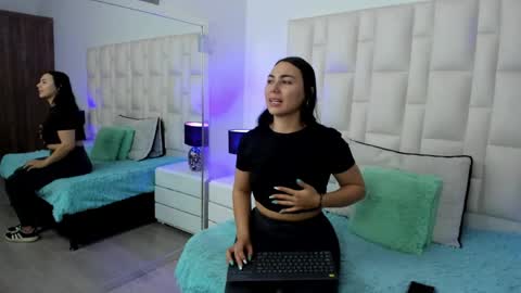 Snapshot of ariana_rouse_ chatting on May 22, 4:12 pm ariana online show from May 22, 4:12 pm