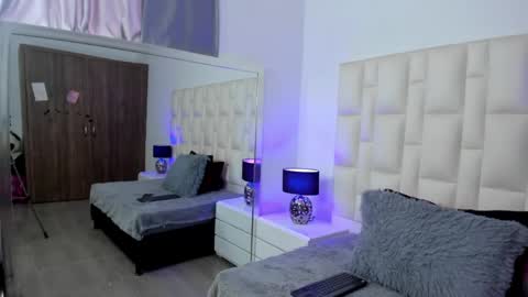 Snapshot of ariana_rouse_ chatting on June 4, 4:24 pm ariana online show from June 4, 4:24 pm