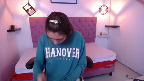 Snapshot of ariana_toro chatting on September 19, 2:29 pm ariana_toro online show from September 19, 2:29 pm