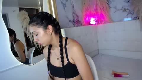 Snapshot of ariana_toro chatting on December 5, 11:41 am ariana_toro online show from December 5, 11:41 am