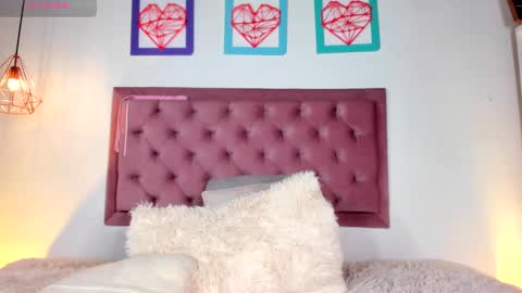 Snapshot of ariana_zc_ chatting on February 13, 11:37 pm Susan online show from February 13, 11:37 pm