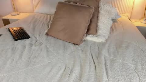 Susan online show from April 21, 1:42 am