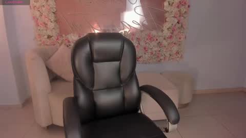 Snapshot of ariananova chatting on May 16, 7:12 pm Your Girl online show from May 16, 7:12 pm