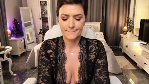 Ana online show from December 17, 12:33 pm