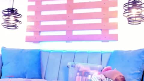 Ari  online show from October 24, 12:34 pm