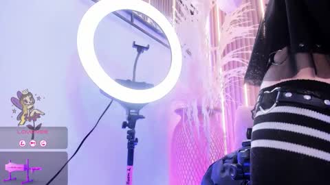 Ari  online show from November 17, 12:44 pm