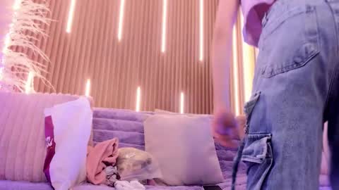 Ari  online show from December 14, 12:54 pm