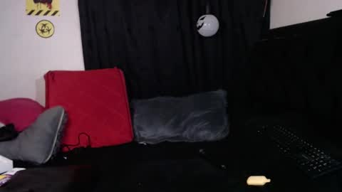 Snapshot of arianauwu666 chatting on December 26, 4:32 am help me 100 hands up my OF is Free  online show from December 26, 4:32 am