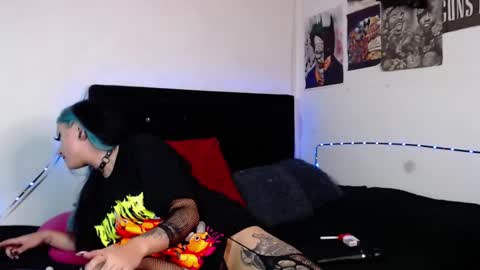 Snapshot of arianauwu666 chatting on January 5, 1:03 am help me 100 hands up my OF is Free  online show from January 5, 1:03 am