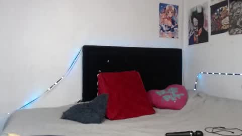 Snapshot of arianauwu666 chatting on January 23, 1:08 am help me 100 hands up my OF is Free  online show from January 23, 1:08 am