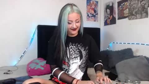 Snapshot of arianauwu666 chatting on January 27, 10:27 pm help me 100 hands up my OF is Free  online show from January 27, 10:27 pm