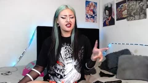 Snapshot of arianauwu666 chatting on January 28, 1:29 am help me 100 hands up my OF is Free  online show from January 28, 1:29 am