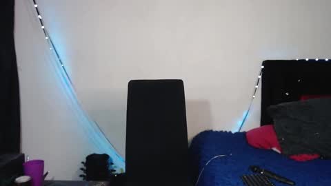 Snapshot of arianauwu666 chatting on February 28, 2:09 am help me 100 hands up my OF is Free  online show from February 28, 2:09 am