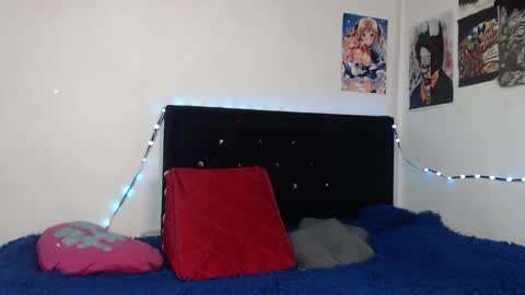 Snapshot of arianauwu666 chatting on March 8, 10:13 pm help me 100 hands up my OF is Free  online show from March 8, 10:13 pm