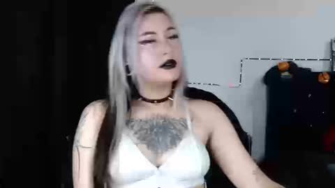 Snapshot of arianauwu666 chatting on September 10, 9:59 pm help me 100 hands up my OF is Free  online show from September 10, 9:59 pm