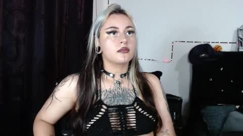 Snapshot of arianauwu666 chatting on September 25, 8:12 pm help me 100 hands up my OF is Free  online show from September 25, 8:12 pm