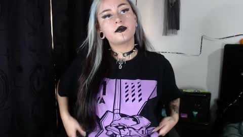 Snapshot of arianauwu666 chatting on October 23, 7:34 pm help me 100 hands up my OF is Free  online show from October 23, 7:34 pm